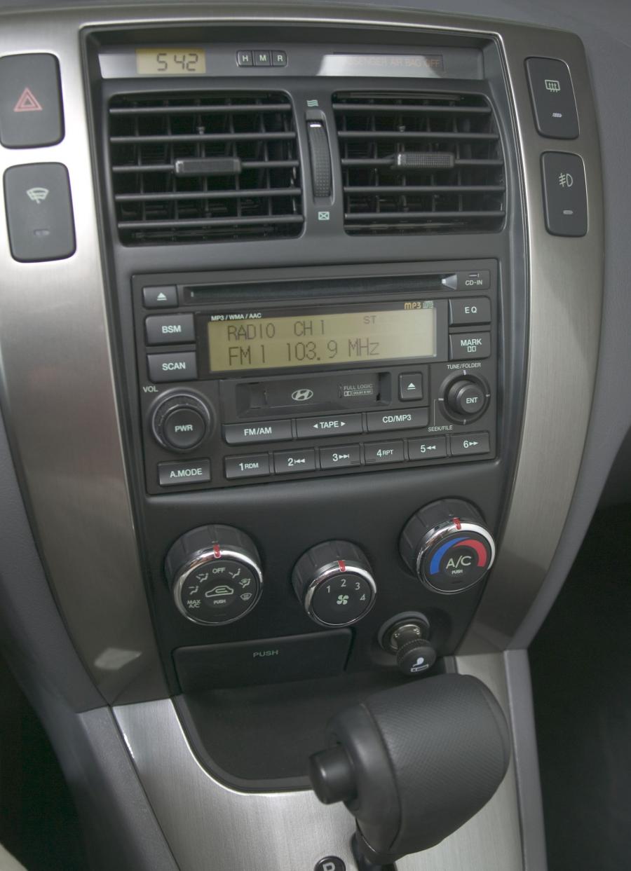  Hyundai Tucson 2004 года  (фото 37 из 74)